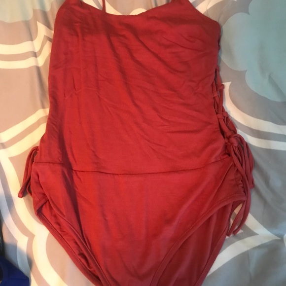 Rust coloured bodysuit with side cut outs - Picture 2 of 3